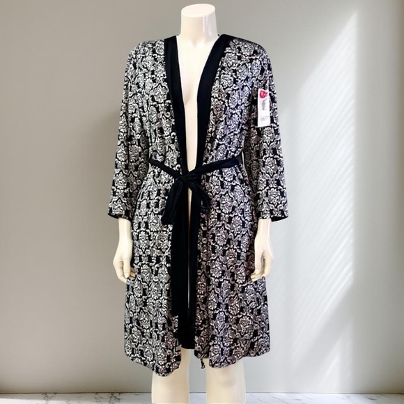 Women’s Marilyn Monroe Robe NWT - Picture 15 of 15